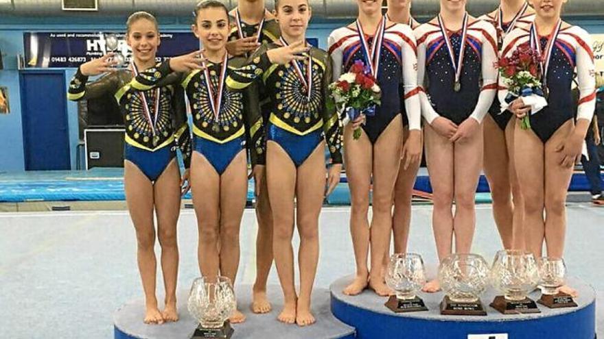 A l&#039;esquerra, les gimnastes de l&#039;Egiba, segones classificades