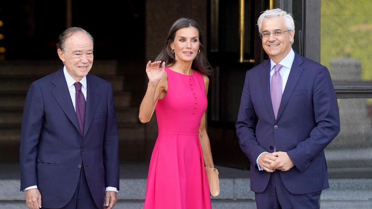 La Reina Letizia y los 'consortes' de la cumbre de la OTAN cierran su agenda paralela visitando el Teatro Real.