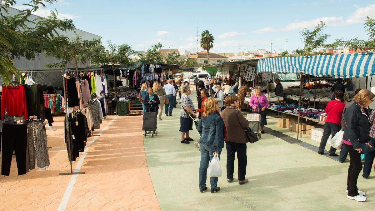 Foto de archivo del mercadillo Barrio Peral