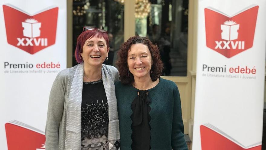 Elia Barceló y Maite Carranza, ganadoras del Premio Edebé de Literatura Juvenil e Infantil, respectivamente