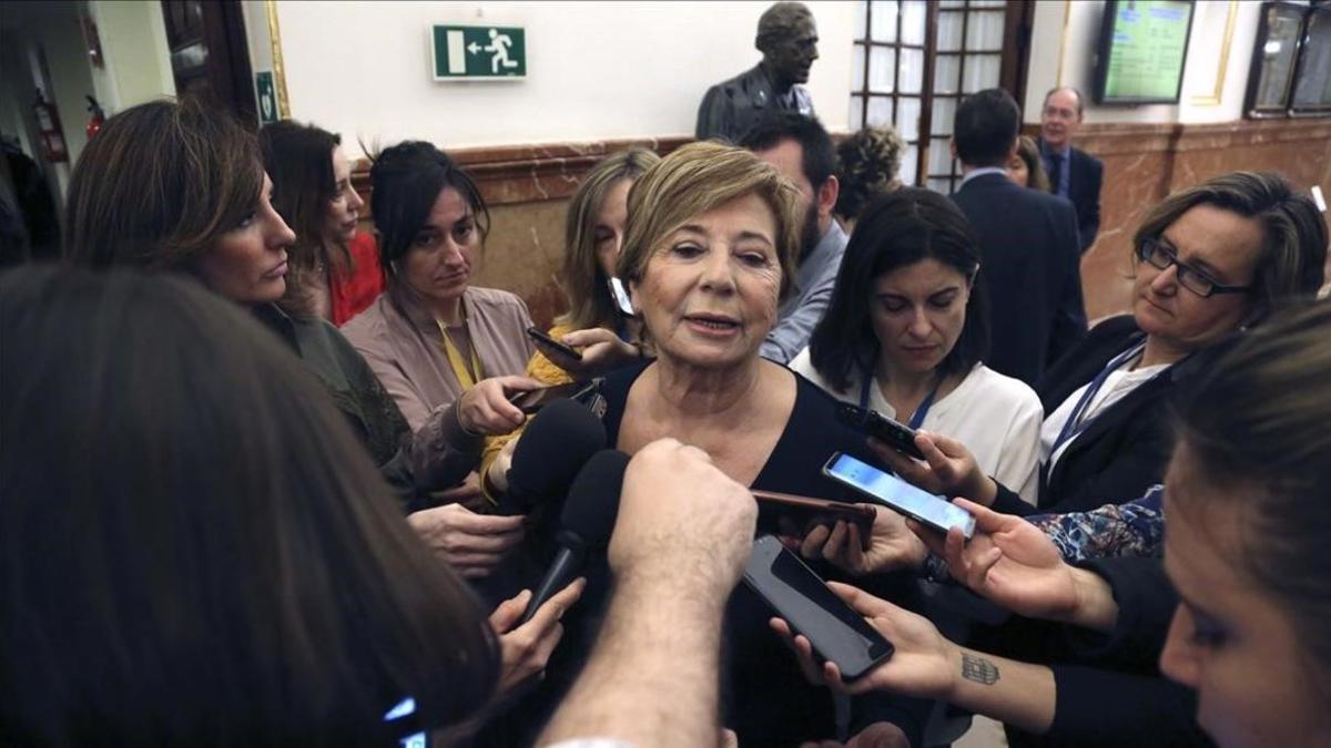 Celia Villalobos durante la sesión de control al Gobierno