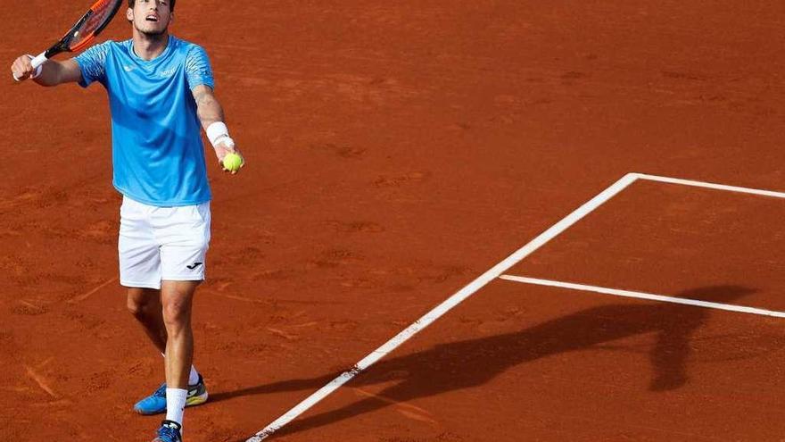 Pablo Carreño se dispone a realizar un saque en el partido frente a Paire.