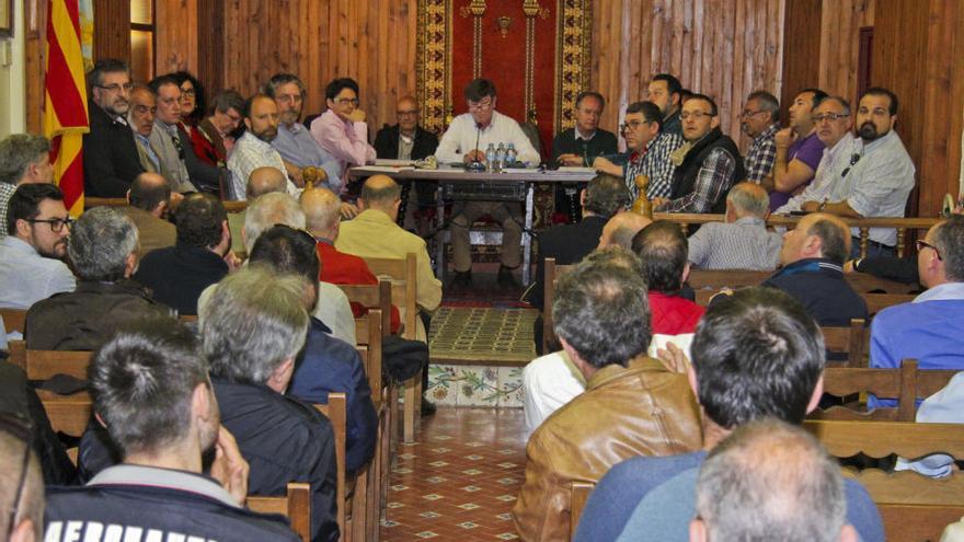 La asamblea de la asociación ha aprobado la modificación del traje femenino de la Filà Vascos.