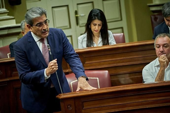 Pleno Parlamento de Canaria. Roman Rodriguez