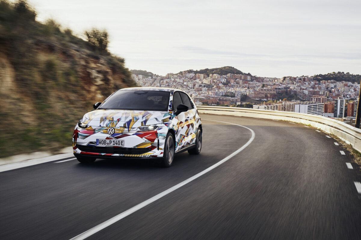 El nuevo eléctrico ID.Polo, que llevará celdas valencianas, durante una prueba.