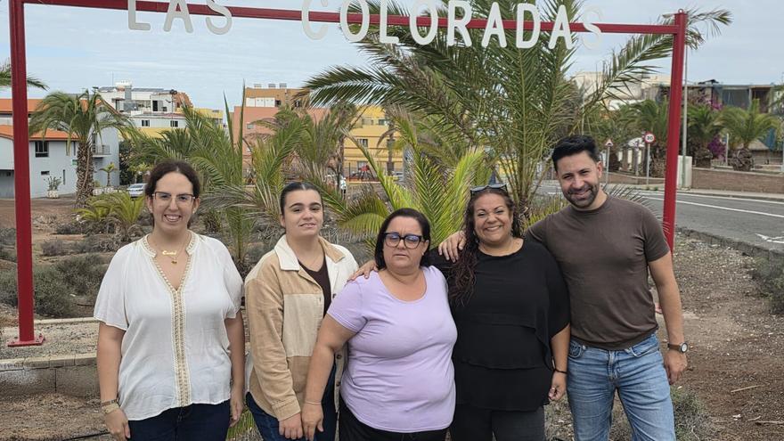 El Ayuntamiento renueva el letrero de Las Coloradas tras más de 25 años