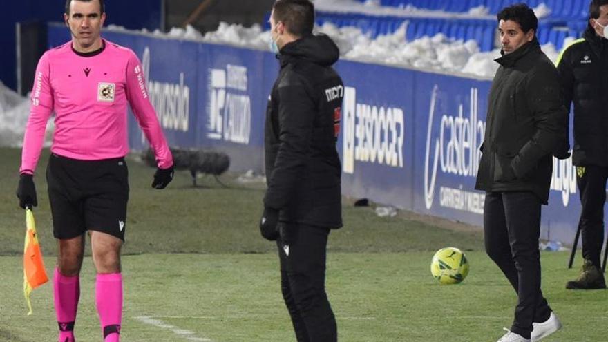 El Huesca hace oficial el cese del entrenador