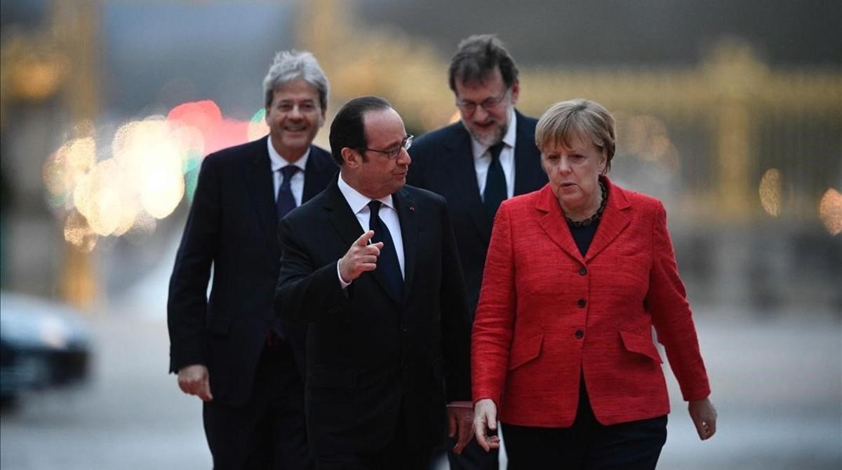 D’esquerra a dreta, el primer ministre italià, Paolo Gentiloni, el francès, François Hollande, l’espanyol Mariano Rajoy i la cancellera alemanya Angela Merkel.