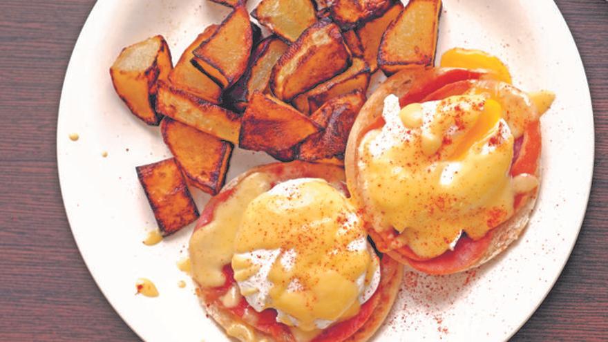 Huevos Benedict.