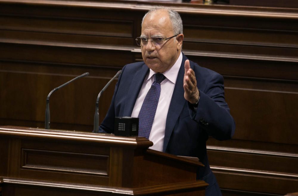 Pleno en el Parlamento de Canarias