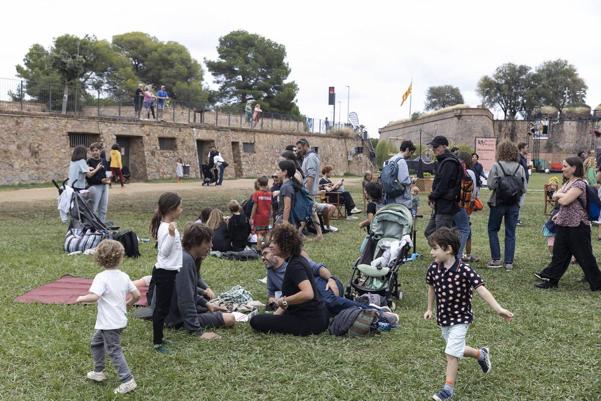 El castell de Munjüic se llena de circo como nuevo escenario de la Mercè El castell de Munjüic se llena de circo como nuevo escenario de la Mercè