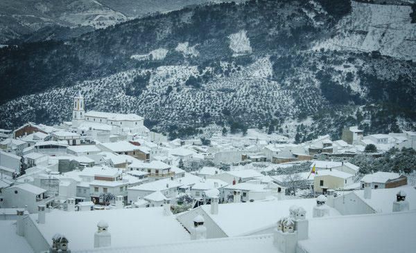 Panorámica de Yunquera, blanca tras la nieve