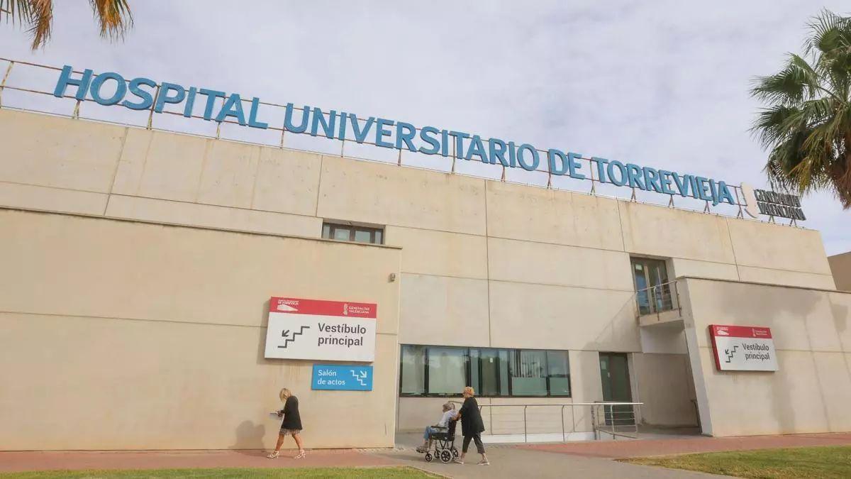 Hospital de Torrevieja. / TONY SEVILLA