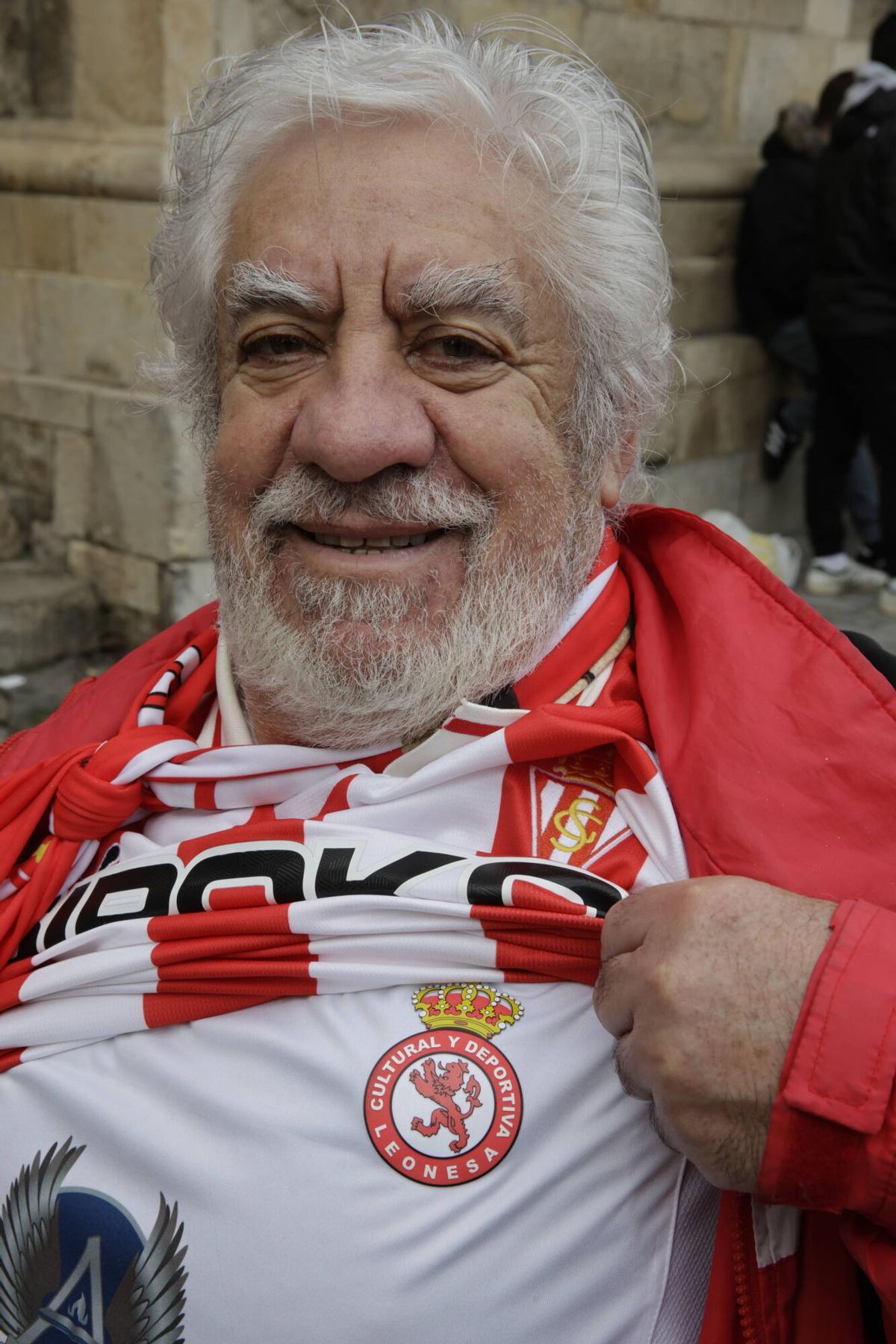 La Mareona invade León ates del partido del Sporting