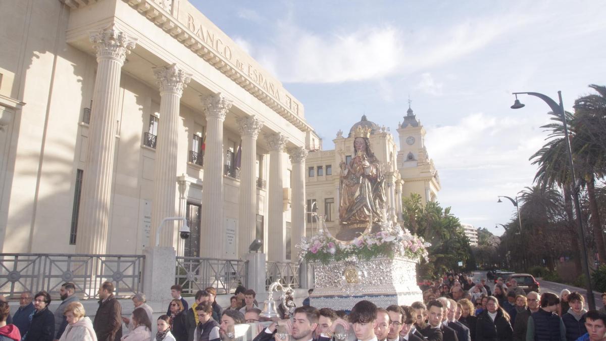 Traslado de la Victoria hasta la parroquia de Santiago, el pasado sábado.