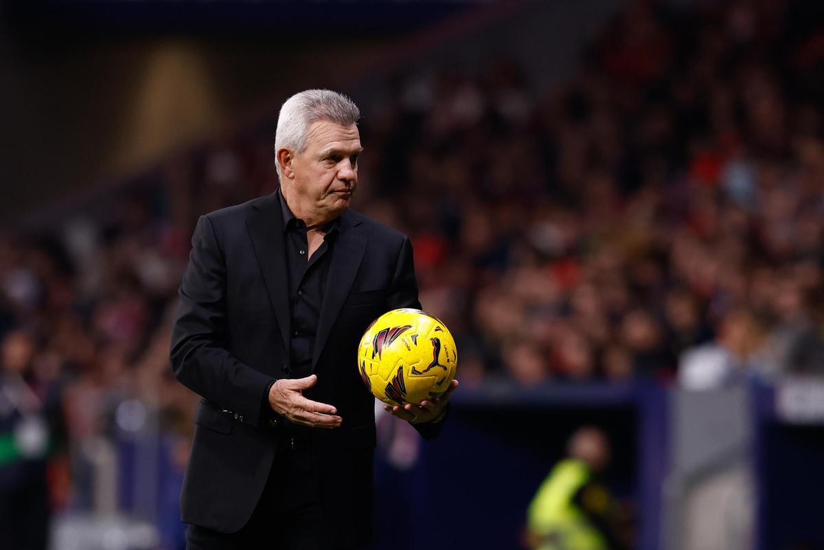 Javier Aguirre, en el Metropolitano.