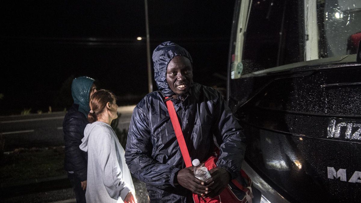 Un migrante a su llegada a Malpartida de Cáceres.