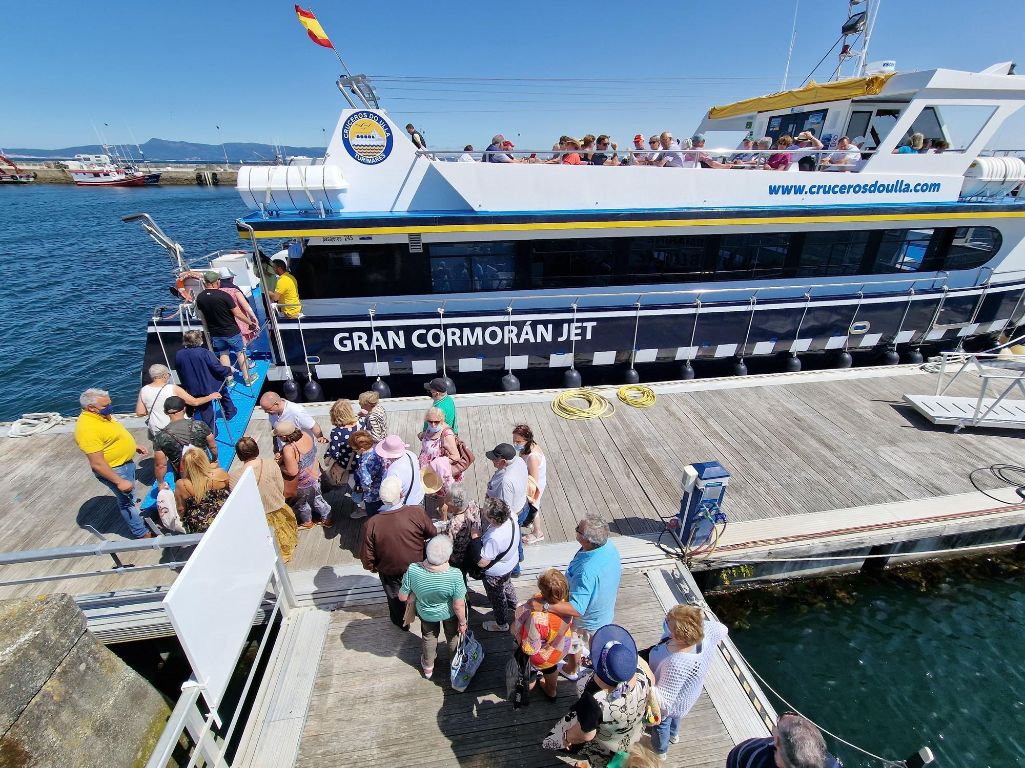 Turistas en los catamaranes de O Grove.