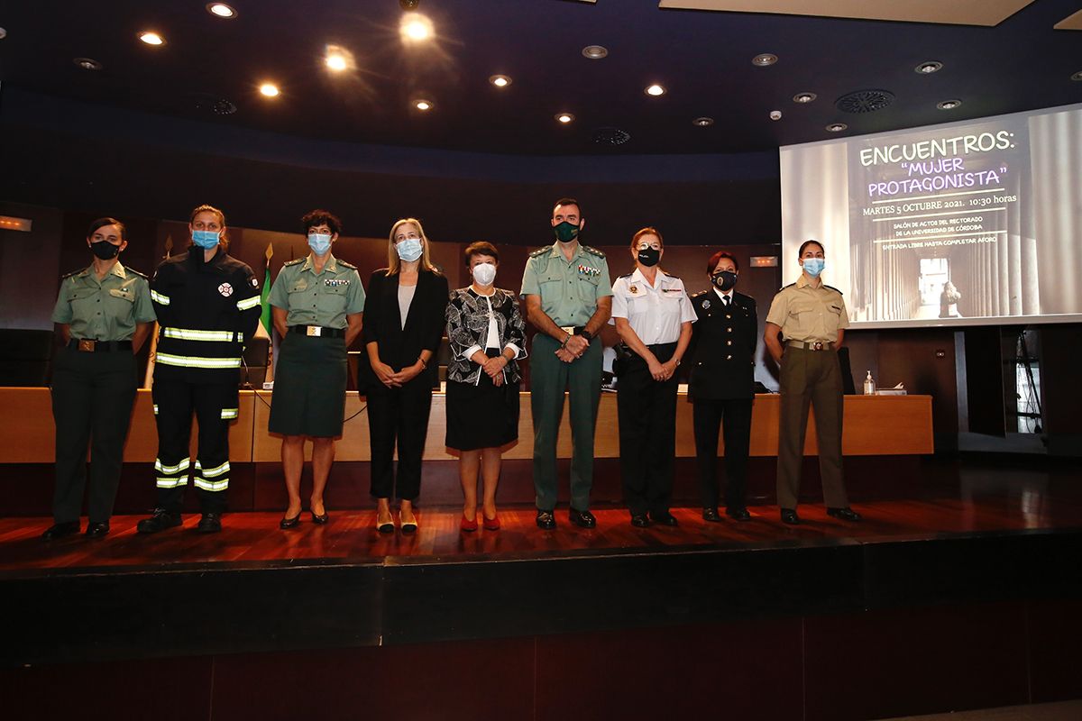 Mujeres protagonistas en los distintos cuerpos y fuerzas de seguridad, en el salón de actos del Rectorado