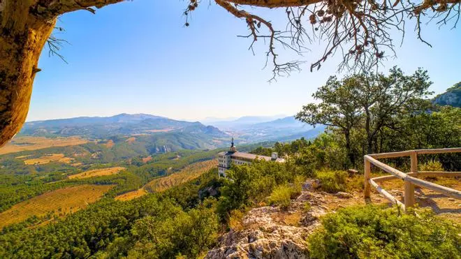 El rincón más mágico de Alicante para caminar sin prisa y bañarte en una poza de aguas cristalinas