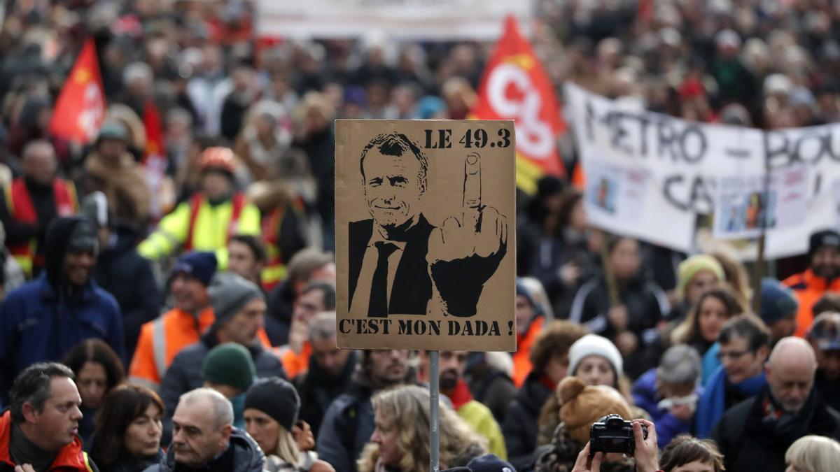 Los franceses se manifiestan contra la reforma de las pensiones de Macron