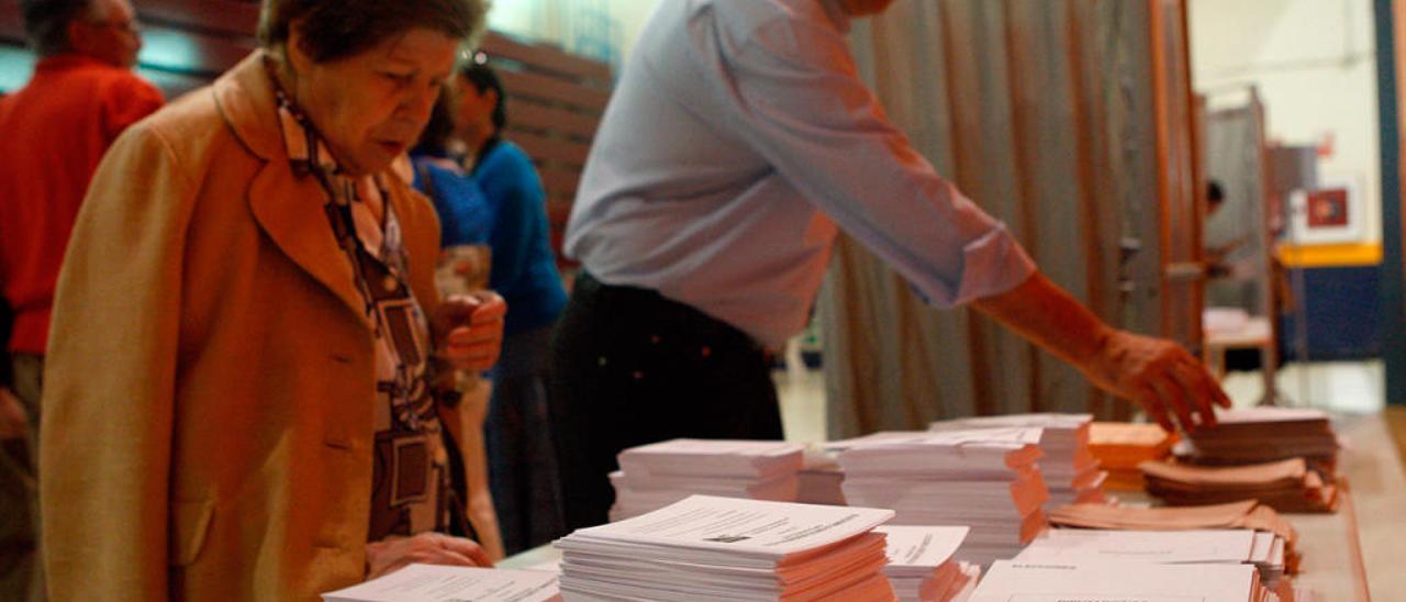 Gente votando en convocatorias electorales previas en Galicia // Emilio Fraile