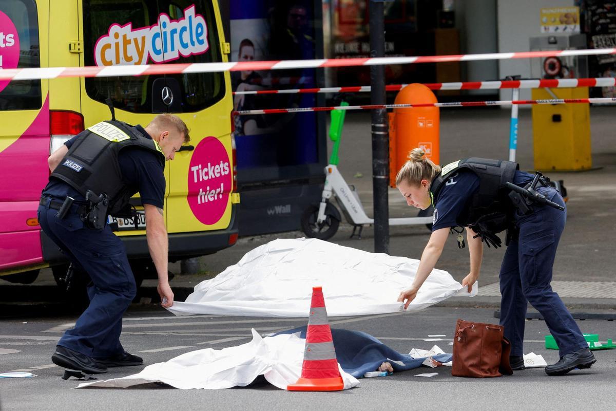 Car crashes into a group of people in Berlin