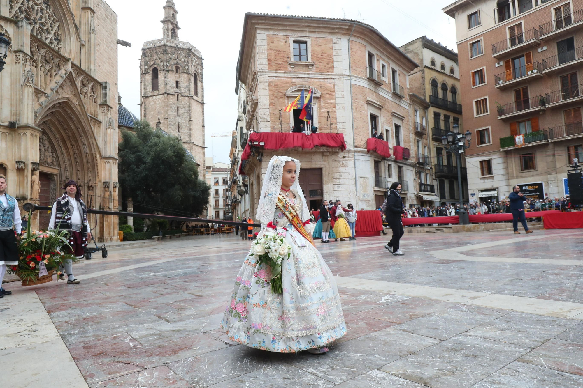 Búscate en el primer día de ofrenda por la calle de la Paz (entre las 15:30 a las 17:00 horas)