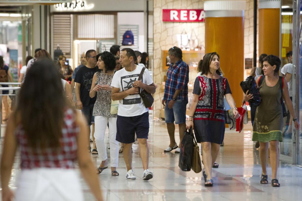 Primer fin de semana de rebajas en Valencia