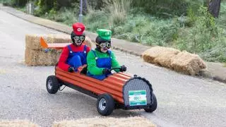 Carrera de carretillas en Alcúdia: los vehículos más disparatados toman las calles