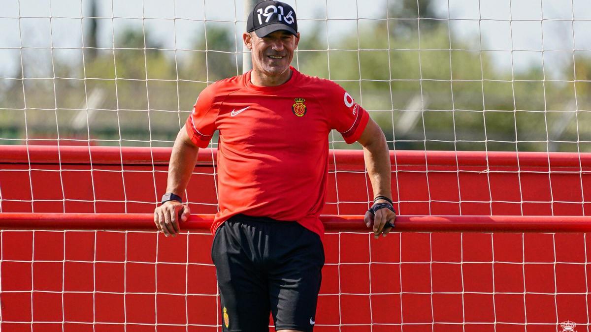 Luis García, sonriente durante un entrenamiento en Son Bibiloni.