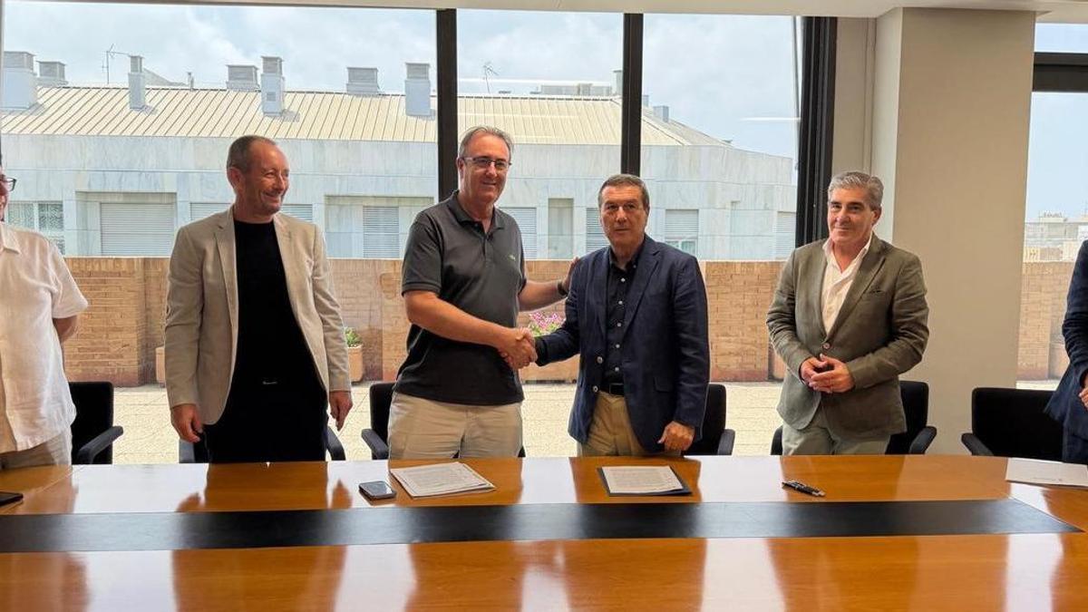 Firmal del acuerdo entre CESM y la Conselleria de Sanidad para poner fin a la huelga autonómica de médicos.