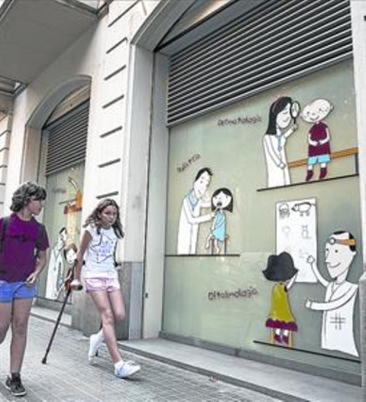 Fachada principal  8El hospital se distribuye en cinco edificios.