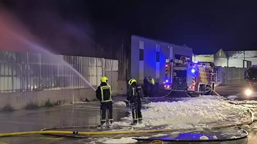 Vídeo: Incendio industrial en Benicarló