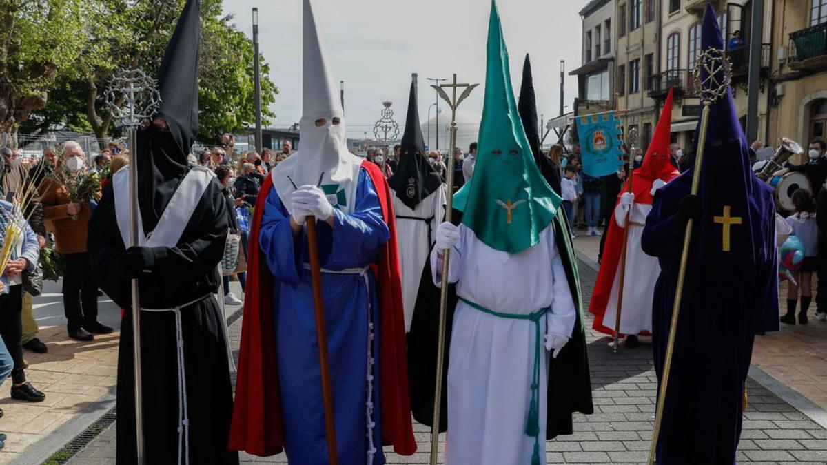 La mascarilla, la única diferencia con el inicio de la Semana Santa precovid