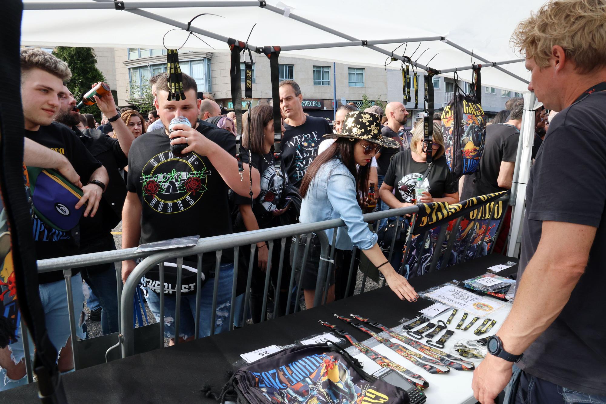 Los alrededores de Balaídos, a reventar de fans de Guns N' Roses.