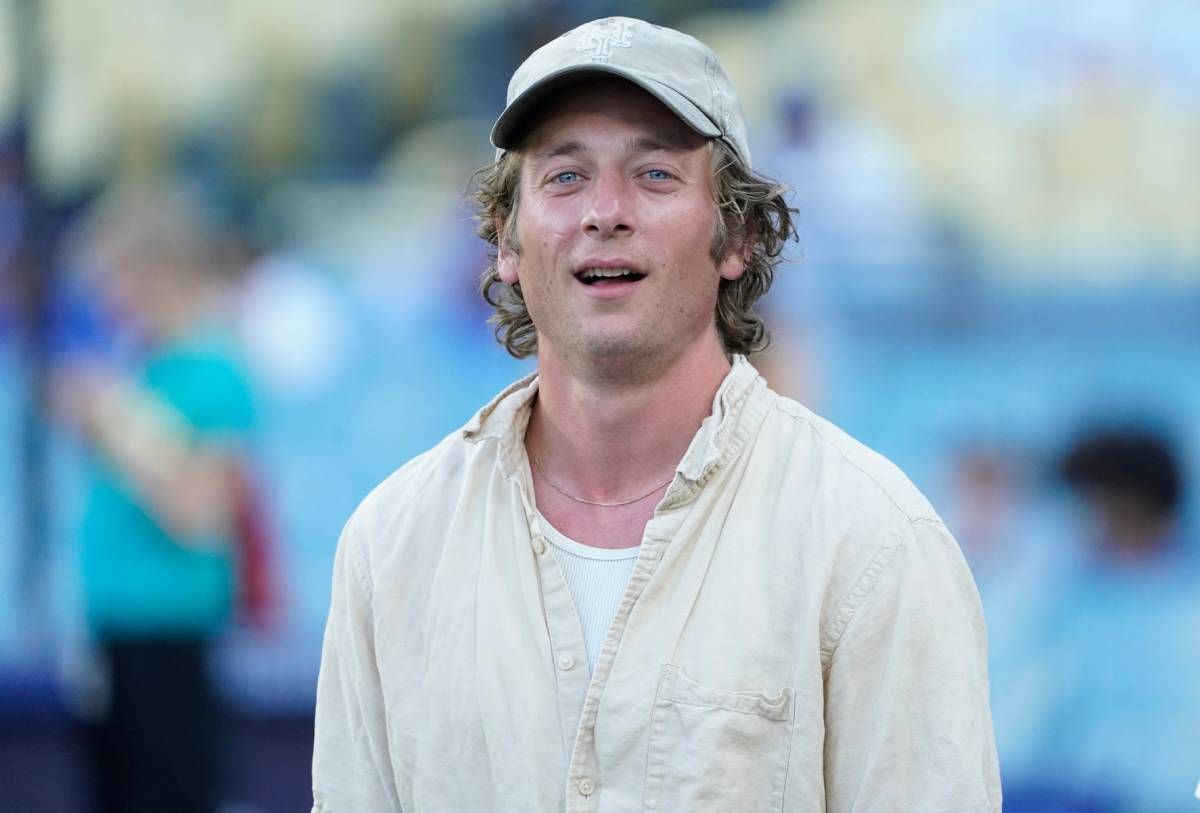 Jeremy Allen White se va de fiesta después de sus besos con Rosalía