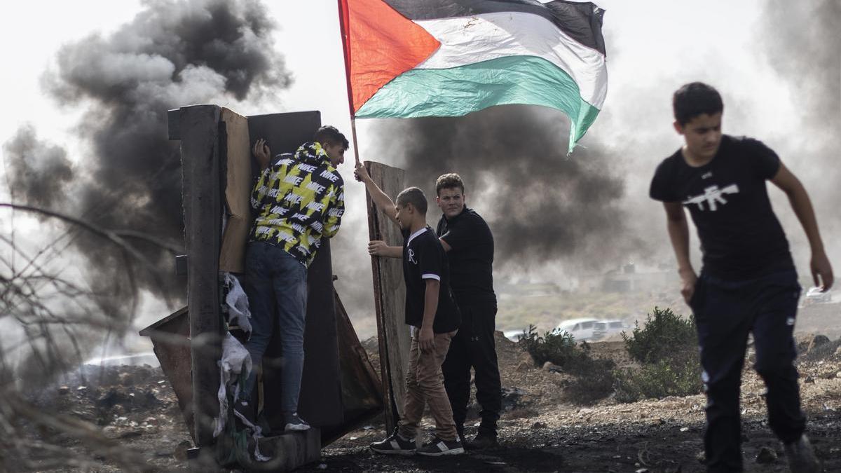 25 de octubre de 2022, Nabi Saleh (Cisjordania).- Enfrentamientos en Cisjordania entre palestinos y el Ejército israelí.