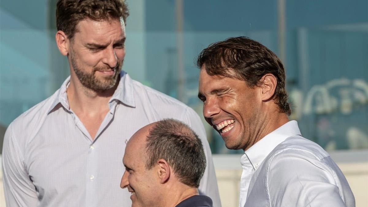 Pau Gasol y Rafa Nadal, en el acto de graduación de la segunda promoción de la academia del tenista.