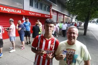 Largas colas en El Molinón para renovar el abono del Sporting de Gijón