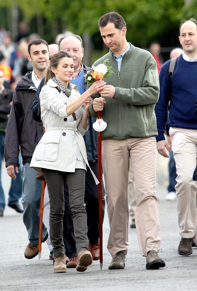 Los príncipes de Asturias Felipe y Letizia recorren una etapa del Camino de Santiago durante el año Jacobeo 2010