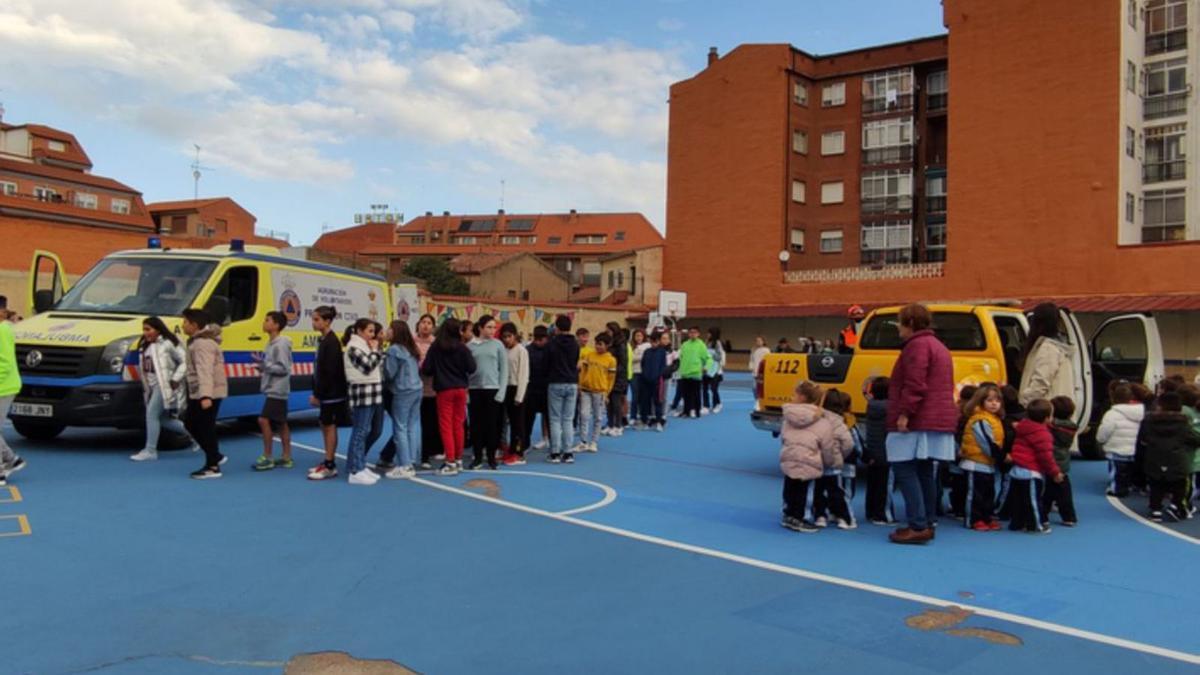 Alumnos y docentes del San Vicente de Paúl protagonizan un simulacro de evacuación por emergencia