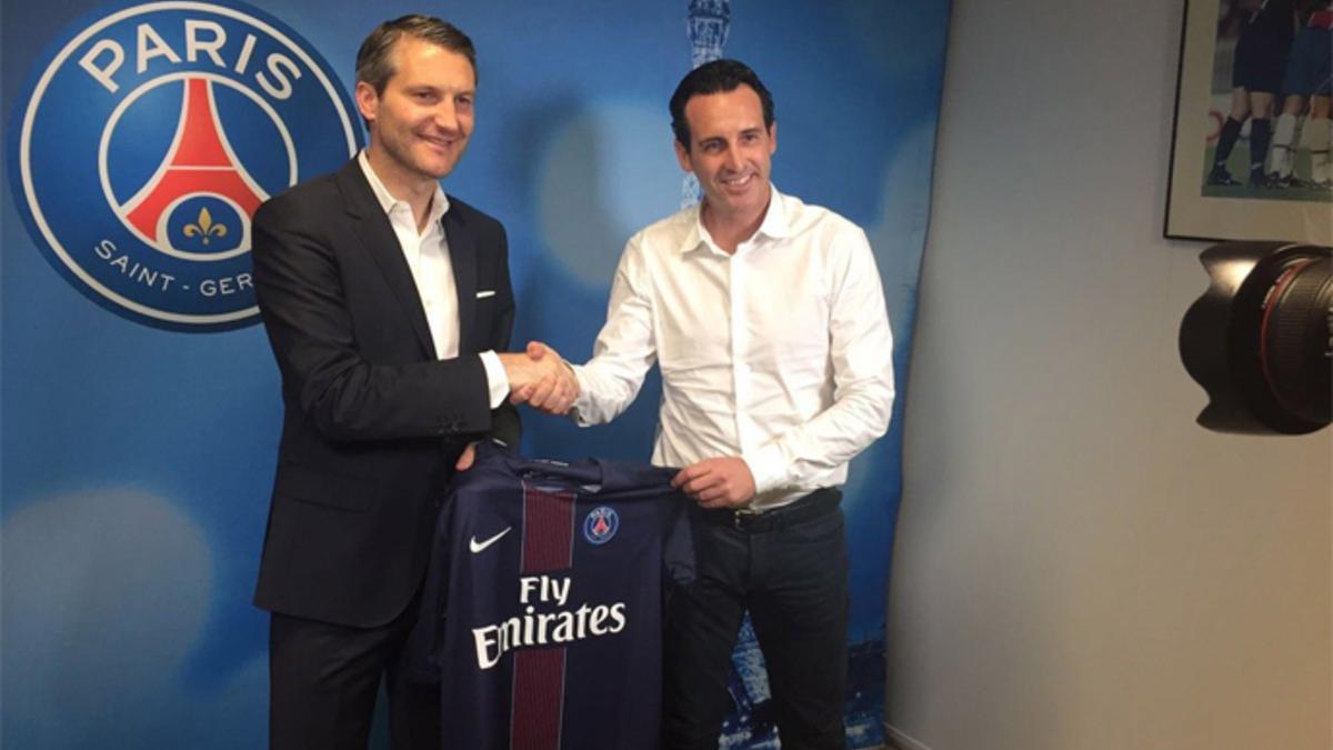 Unai Emery ya posa con la camiseta del PSG