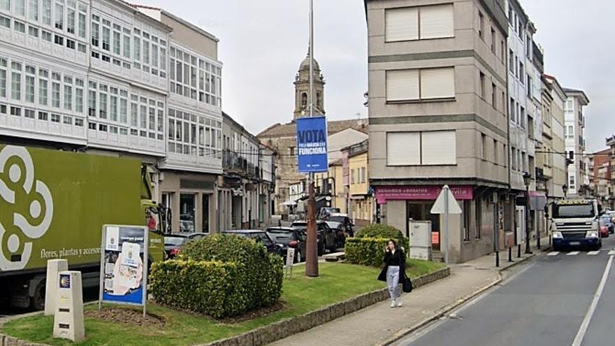 Ronda da Coruña de Melide, a la derecha, y  a la izquierda, la calle Convento, que se van a humanizar