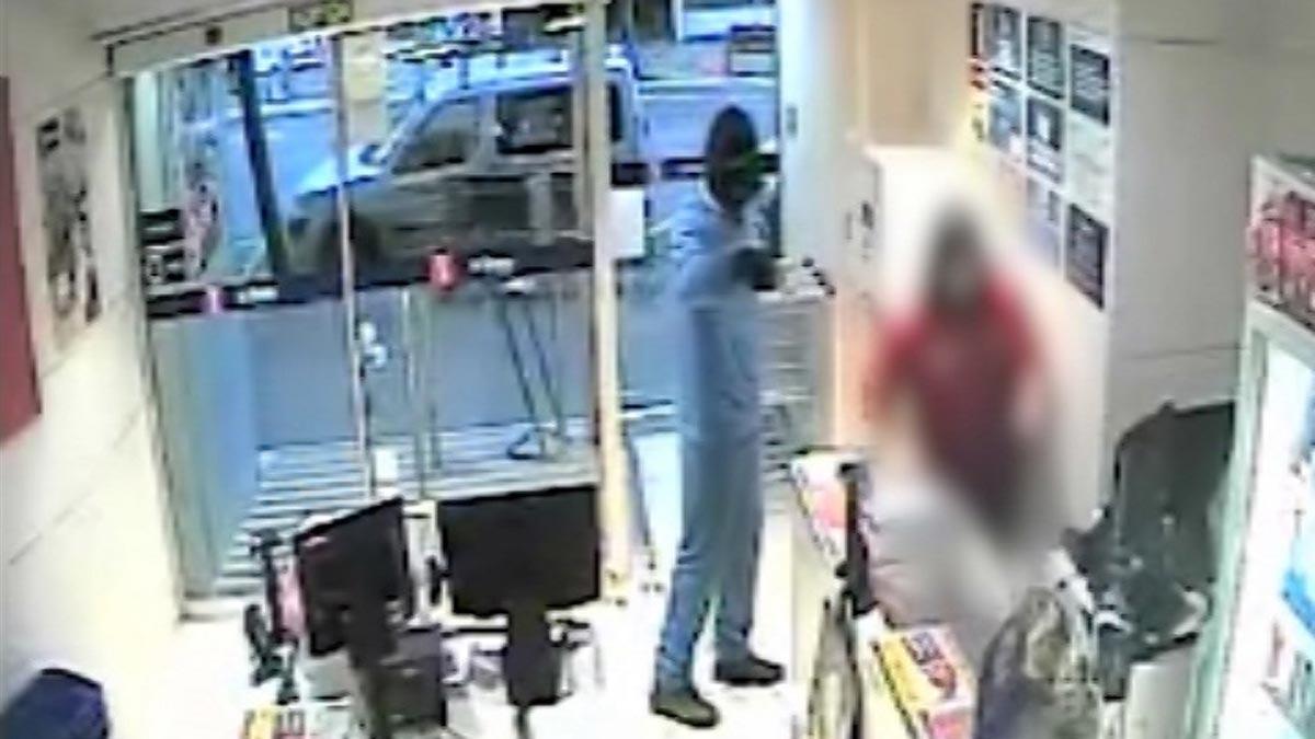 Un detenido por robar en seis tiendas de Barcelona amenazando con un cuchillo.