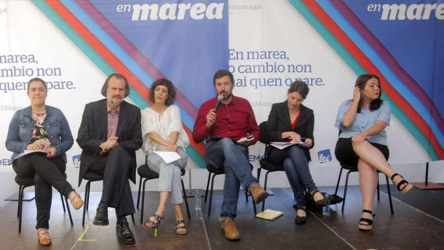 Vanessa Angustia, Fernán Vello, Alexandra Fernández, Antón Gómez-Reino, Yolanda Díaz y Ángela Rodríguez, ayer.