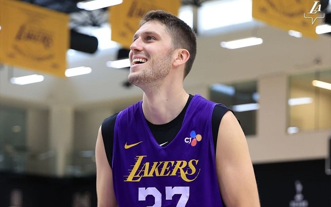 Matt Ryan, nuevo jugador de Los Angeles Lakers