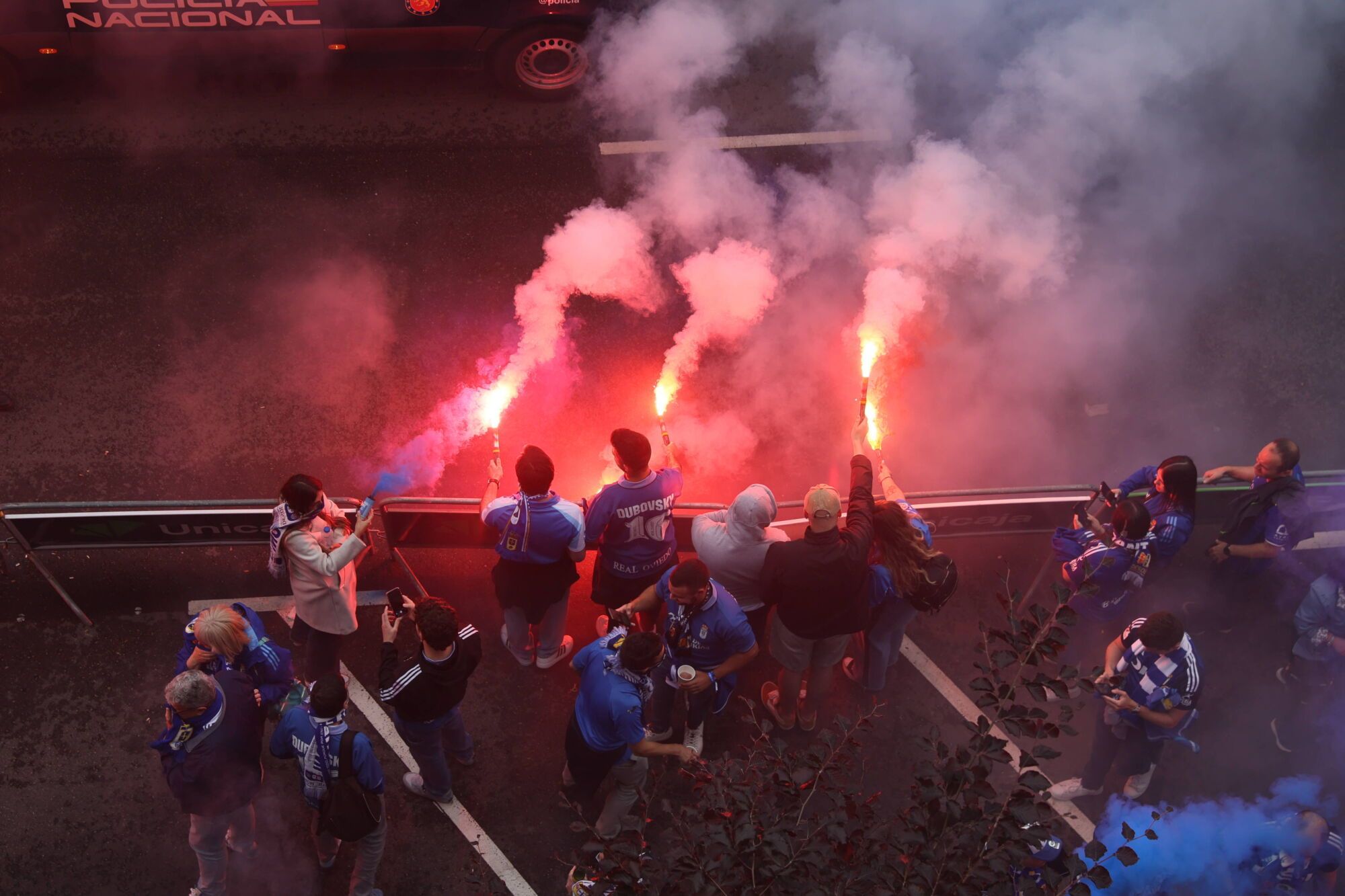 Así fue el recibimiento de la afición al Real Oviedo y toda la previa del último partido de la temporada
