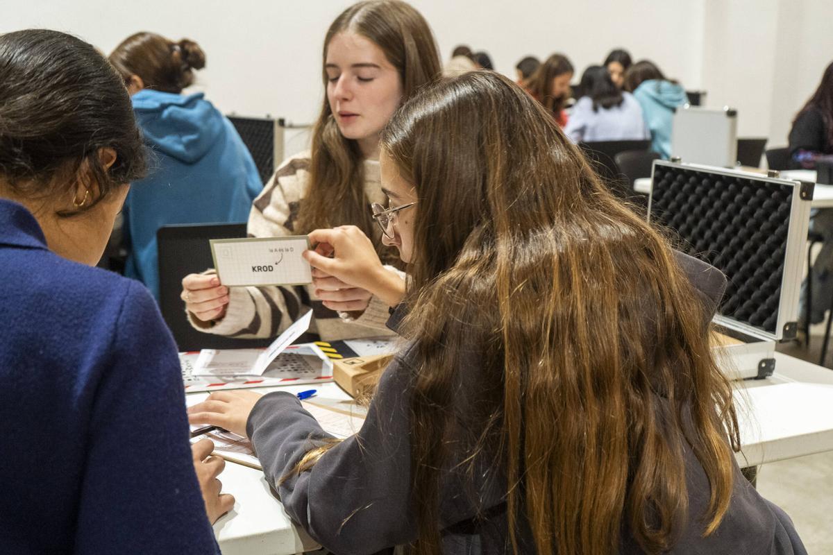 Totes les fotos de la jornada de tarda del programa 'Ambaixadores de les Matemàtiques' Totes les fotos de la jornada de tarda del programa 'Ambaixadores de les Matemàtiques'