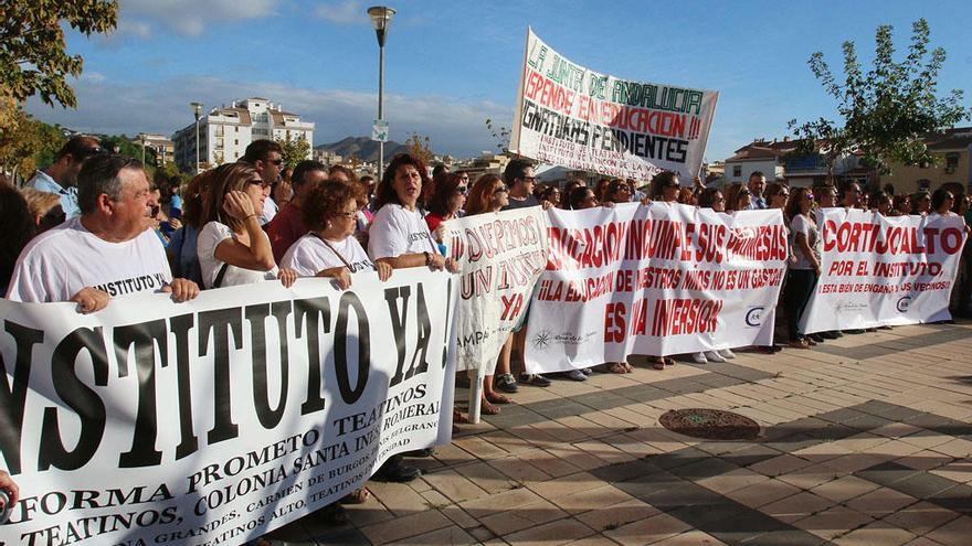 Imagen de archivo de protestas de padres de Teatinos reclamando el instituto.